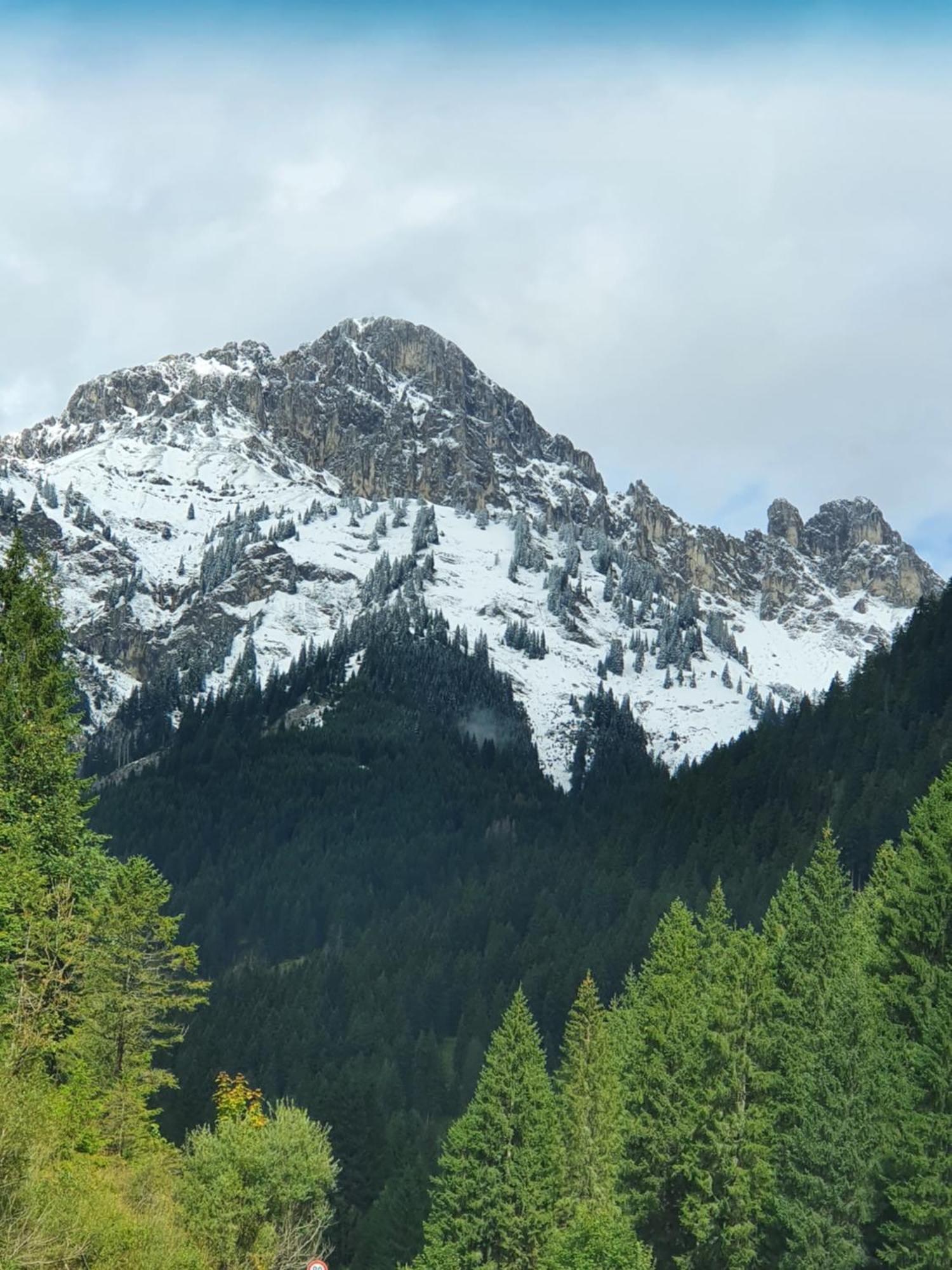 Ferienwohnung Tiroler Auszeit & Whirlpool Hofen ภายนอก รูปภาพ
